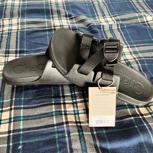 NWT Kids Chaco Chillos.